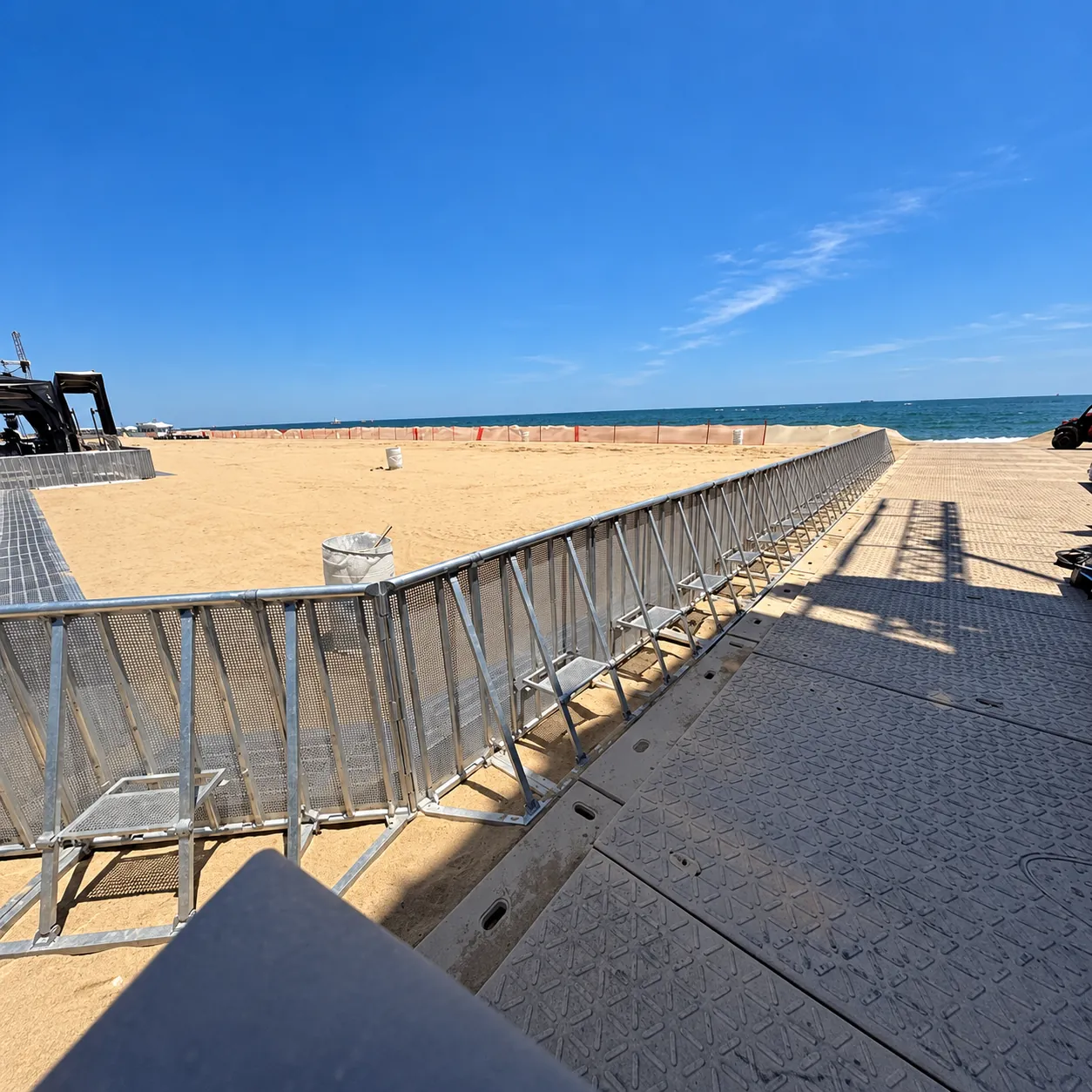 Aluminium Mojo Barrier line on a beach by the sea