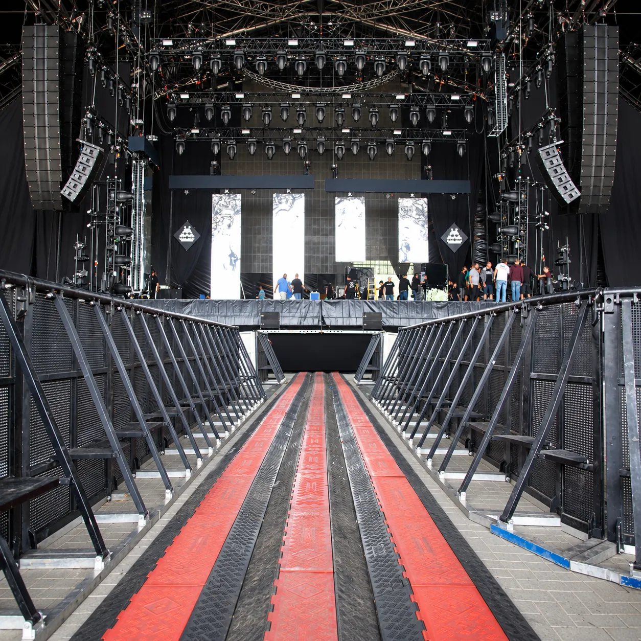 Two black Mojo Barrier lines forming a walkway to a stage