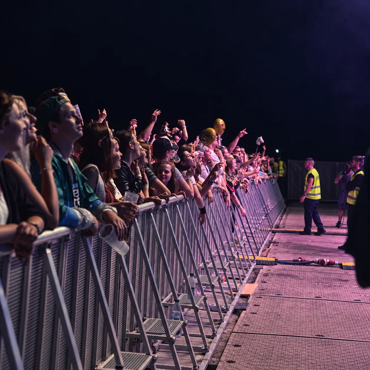 Crowd at the Mojo Barrier during a night concert