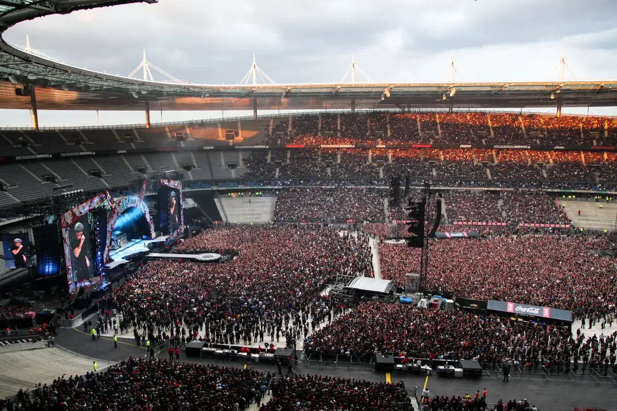 Stadium crowd and barrier lines at AC/DC's Rock or Bust tour, 2015