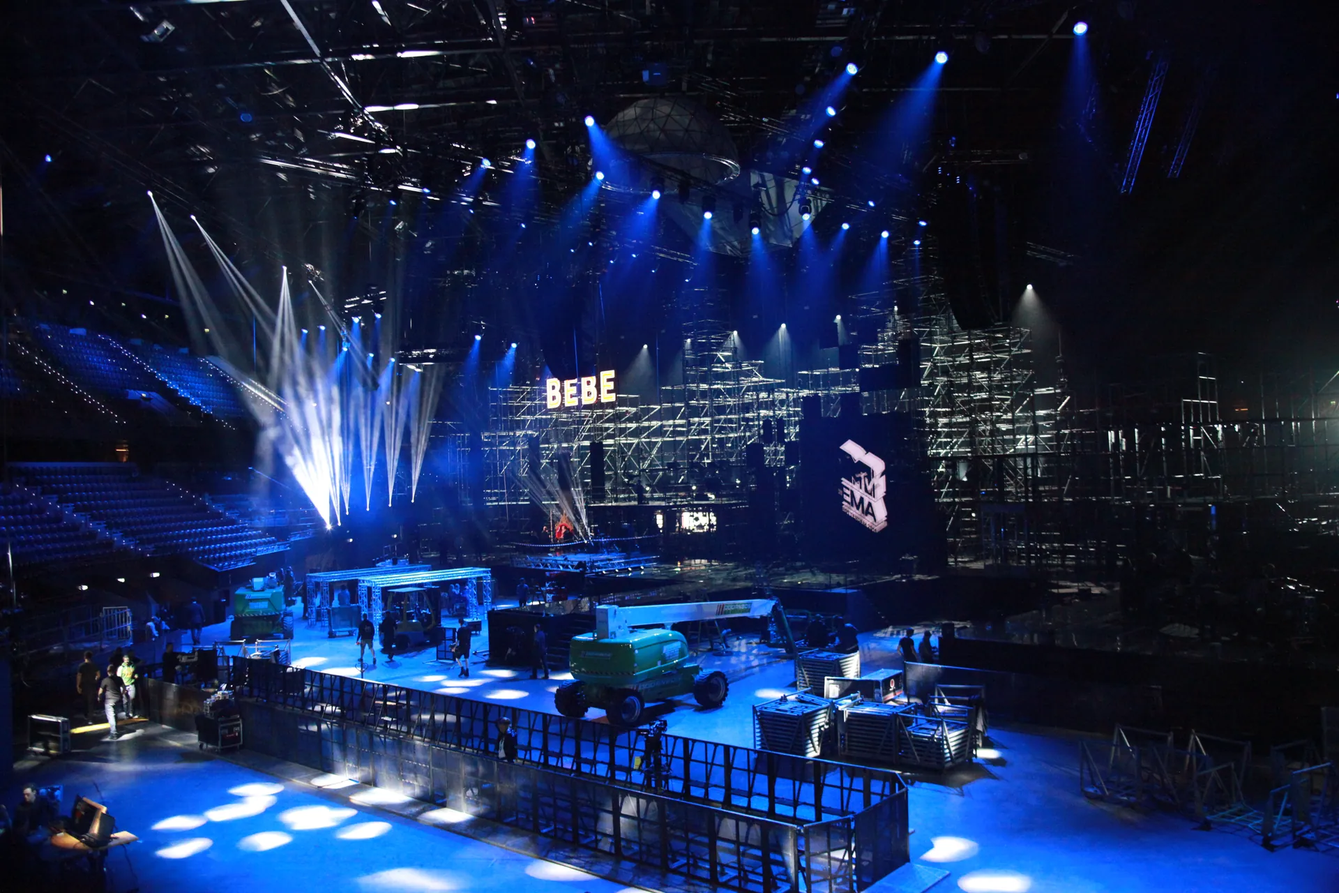 Broadcast pit and stage barrier configuration inside Rotterdam Ahoy for the MTV EMAs 2016