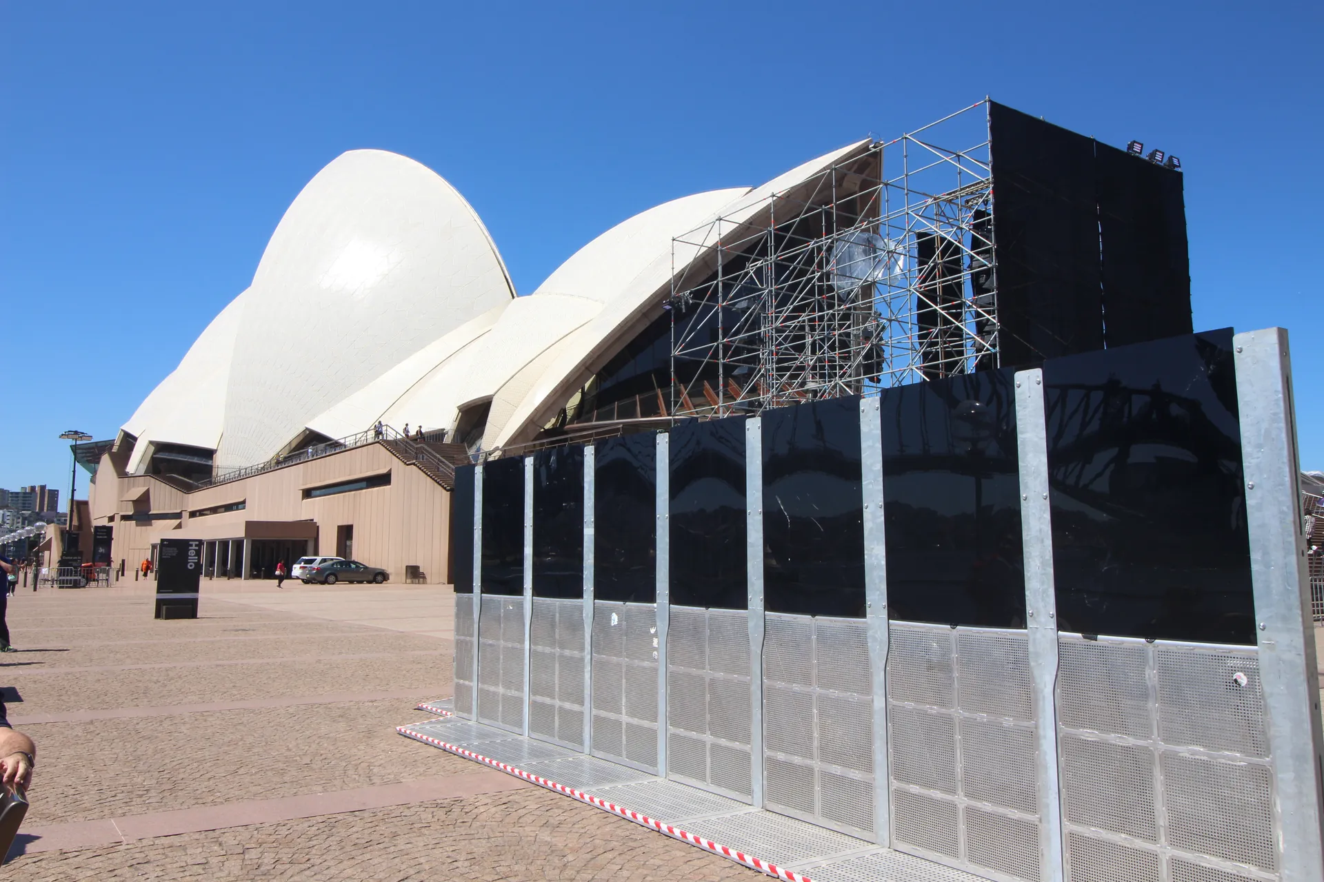 Mojo High Fence with tinted upper panels on the forecourt of the Sydney Opera House, 2017